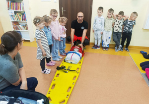 Pierwsza pomoc, czyli wizyta ratownika medycznego w przedszkolu - gr. XI i XII