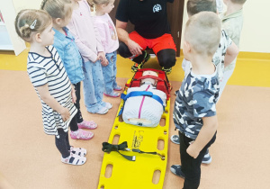 Pierwsza pomoc, czyli wizyta ratownika medycznego w przedszkolu - gr. XI i XII