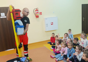 Pierwsza pomoc, czyli wizyta ratownika medycznego w przedszkolu - gr. XI i XII