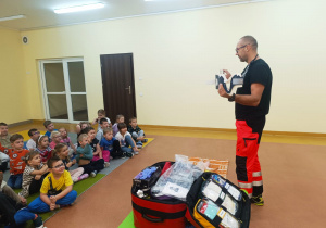 Pierwsza pomoc, czyli wizyta ratownika medycznego w przedszkolu - gr. XI i XII