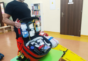 Pierwsza pomoc, czyli wizyta ratownika medycznego w przedszkolu - gr. XI i XII