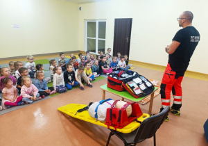 Pierwsza pomoc, czyli wizyta ratownika medycznego w przedszkolu - gr. XI i XII