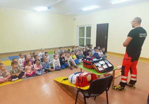 Pierwsza pomoc, czyli wizyta ratownika medycznego w przedszkolu - gr. XI i XII