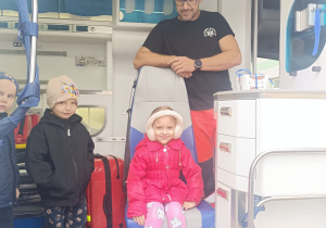 Pierwsza pomoc, czyli wizyta ratownika medycznego w przedszkolu - gr. XI i XII