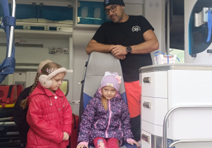 Pierwsza pomoc, czyli wizyta ratownika medycznego w przedszkolu - gr. XI i XII