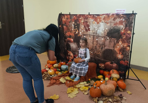 Poznajemy tajniki zawodu fotografa, czyli wizyta mamy Tymoteuszka i jesienna sesja fotograficzna w gr. XII