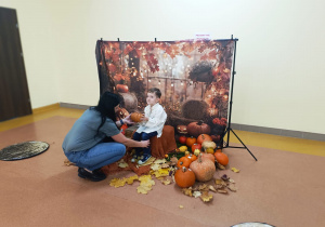 Poznajemy tajniki zawodu fotografa, czyli wizyta mamy Tymoteuszka i jesienna sesja fotograficzna w gr. XII