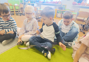 Poznajemy tajniki zawodu fotografa, czyli wizyta mamy Tymoteuszka i jesienna sesja fotograficzna w gr. XII