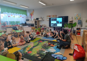 Poznajemy tajniki zawodu fotografa, czyli wizyta mamy Tymoteuszka i jesienna sesja fotograficzna w gr. XII