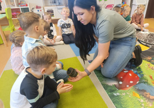 Poznajemy tajniki zawodu fotografa, czyli wizyta mamy Tymoteuszka i jesienna sesja fotograficzna w gr. XII