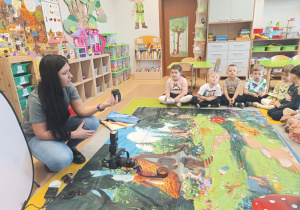 Poznajemy tajniki zawodu fotografa, czyli wizyta mamy Tymoteuszka i jesienna sesja fotograficzna w gr. XII