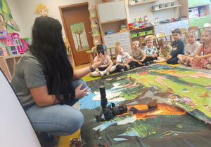 Poznajemy tajniki zawodu fotografa, czyli wizyta mamy Tymoteuszka i jesienna sesja fotograficzna w gr. XII