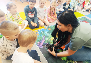 Poznajemy tajniki zawodu fotografa, czyli wizyta mamy Tymoteuszka i jesienna sesja fotograficzna w gr. XII