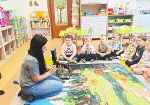 Poznajemy tajniki zawodu fotografa, czyli wizyta mamy Tymoteuszka i jesienna sesja fotograficzna w gr. XII