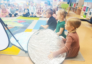 Poznajemy tajniki zawodu fotografa, czyli wizyta mamy Tymoteuszka i jesienna sesja fotograficzna w gr. XII