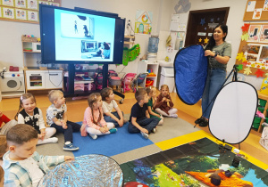 Poznajemy tajniki zawodu fotografa, czyli wizyta mamy Tymoteuszka i jesienna sesja fotograficzna w gr. XII