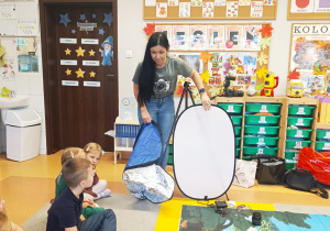 Poznajemy tajniki zawodu fotografa, czyli wizyta mamy Tymoteuszka i jesienna sesja fotograficzna w gr. XII