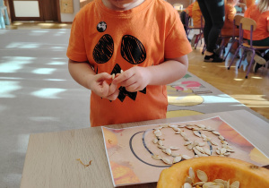 Zajęcia koleżeńskie "Na dyniowej grządce" w grupie II i VII