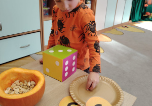 Zajęcia koleżeńskie "Na dyniowej grządce" w grupie II i VII