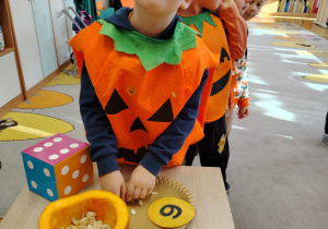 Zajęcia koleżeńskie "Na dyniowej grządce" w grupie II i VII