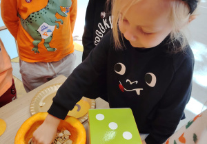 Zajęcia koleżeńskie "Na dyniowej grządce" w grupie II i VII