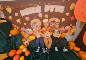 Zajęcia koleżeńskie "Na dyniowej grządce" w grupie II i VII