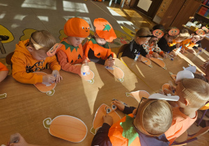 Zajęcia koleżeńskie "Na dyniowej grządce" w grupie II i VII