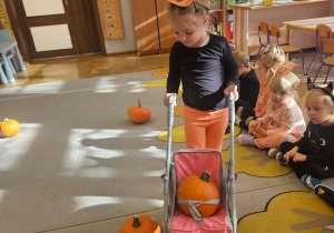 Zajęcia koleżeńskie "Na dyniowej grządce" w grupie II i VII