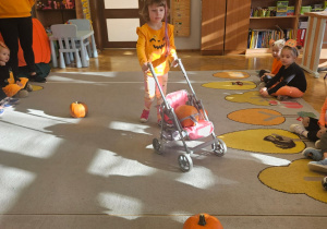 Zajęcia koleżeńskie "Na dyniowej grządce" w grupie II i VII