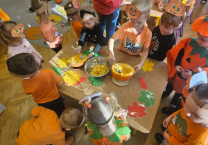 Zajęcia koleżeńskie "Na dyniowej grządce" w grupie II i VII