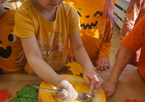 Zajęcia koleżeńskie "Na dyniowej grządce" w grupie II i VII