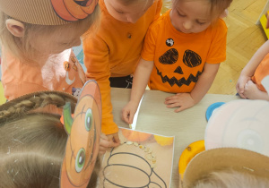 Zajęcia koleżeńskie "Na dyniowej grządce" w grupie II i VII