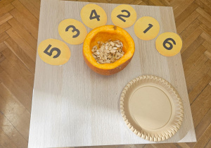 Zajęcia koleżeńskie "Na dyniowej grządce" w grupie II i VII