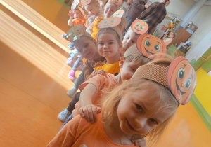 Zajęcia koleżeńskie "Na dyniowej grządce" w grupie II i VII