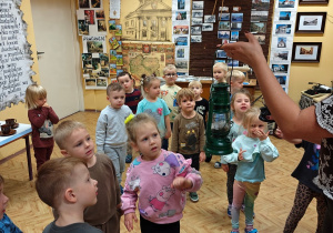 „Mała i duża Ojczyzna”- projekt edukacyjny i zajęcia w przedszkolnym Mini Muzeum „Na szlaku historii”- gr. II