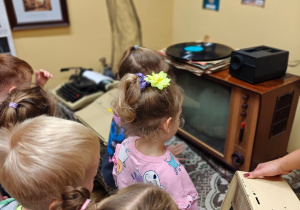 „Mała i duża Ojczyzna”- projekt edukacyjny i zajęcia w przedszkolnym Mini Muzeum „Na szlaku historii”- gr. II