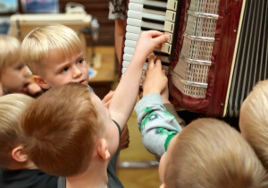 „Mała i duża Ojczyzna”- projekt edukacyjny i zajęcia w przedszkolnym Mini Muzeum „Na szlaku historii”- gr. II