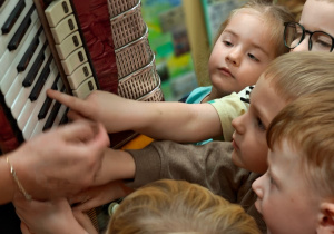 „Mała i duża Ojczyzna”- projekt edukacyjny i zajęcia w przedszkolnym Mini Muzeum „Na szlaku historii”- gr. II