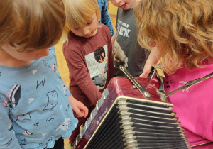 „Mała i duża Ojczyzna”- projekt edukacyjny i zajęcia w przedszkolnym Mini Muzeum „Na szlaku historii”- gr. II