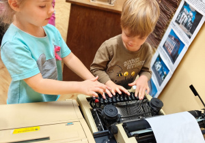 „Mała i duża Ojczyzna”- projekt edukacyjny i zajęcia w przedszkolnym Mini Muzeum „Na szlaku historii”- gr. II