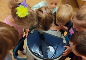 „Mała i duża Ojczyzna”- projekt edukacyjny i zajęcia w przedszkolnym Mini Muzeum „Na szlaku historii”- gr. II