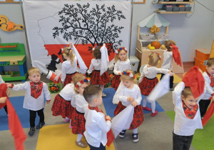 "Jesteśmy Polką i Polakiem..." - Święto Niepodległości w grupie IX