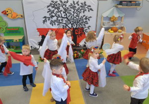 "Jesteśmy Polką i Polakiem..." - Święto Niepodległości w grupie IX