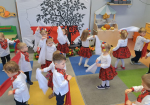 "Jesteśmy Polką i Polakiem..." - Święto Niepodległości w grupie IX