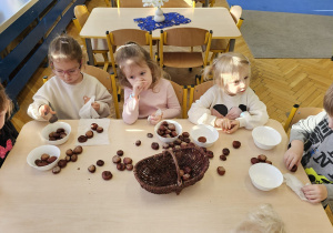 Projekt „Sensoryczna jesień” w grupie I maluszków