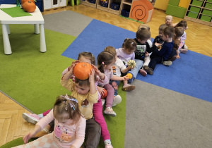 Projekt „Sensoryczna jesień” w grupie I maluszków