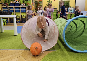 Projekt „Sensoryczna jesień” w grupie I maluszków