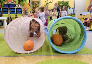 Projekt „Sensoryczna jesień” w grupie I maluszków