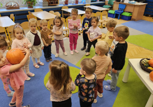 Projekt „Sensoryczna jesień” w grupie I maluszków