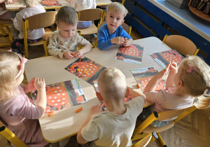 Projekt „Sensoryczna jesień” w grupie I maluszków